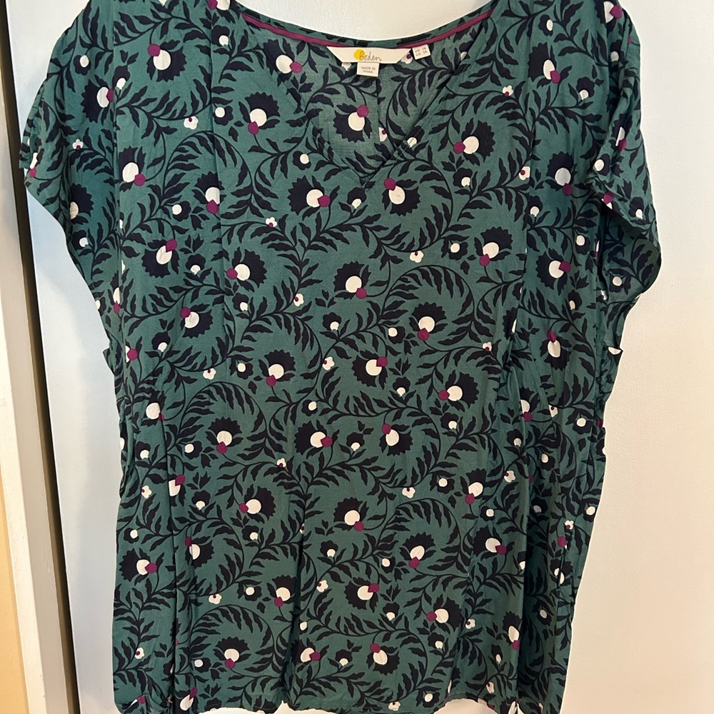 NWOT: Boden Green Vneck Floral Top size 14